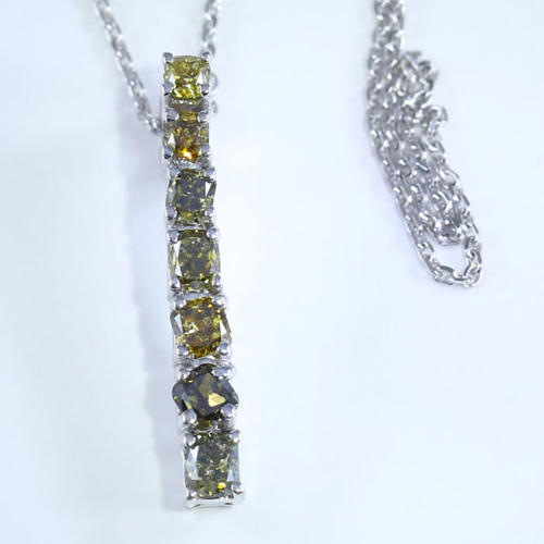 14 K / 585 White Gold Fancy Color Diamond Pendant Necklace
