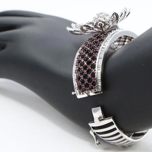 14 K / 585 White Gold Designer Bracelet With Diamonds & Rubies