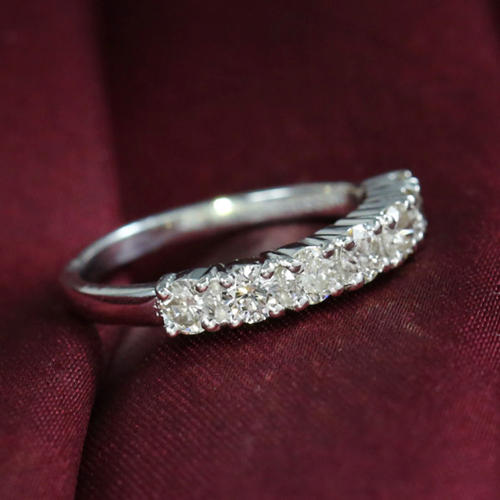 14 K / 585 White Gold IGI Certified 7 Solitaire Diamond Ring