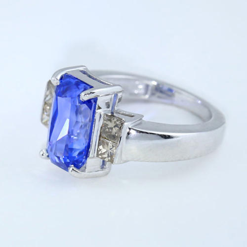 14 K / 585 White Gold Blue Sapphire (GIA Certified) and Diamond Ring