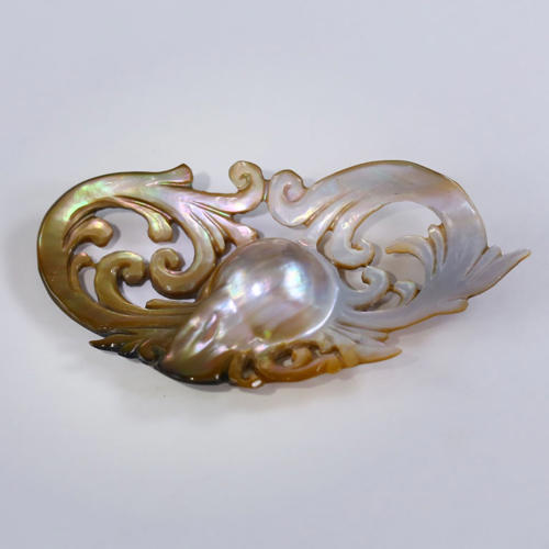MABE Blister PEARL in SHELL Rainbow Iridescent Carving