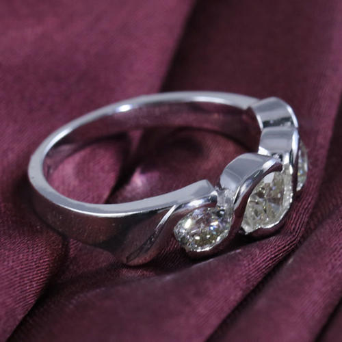 14 K /585 White Gold IGI Certified Solitaire Diamond Ring