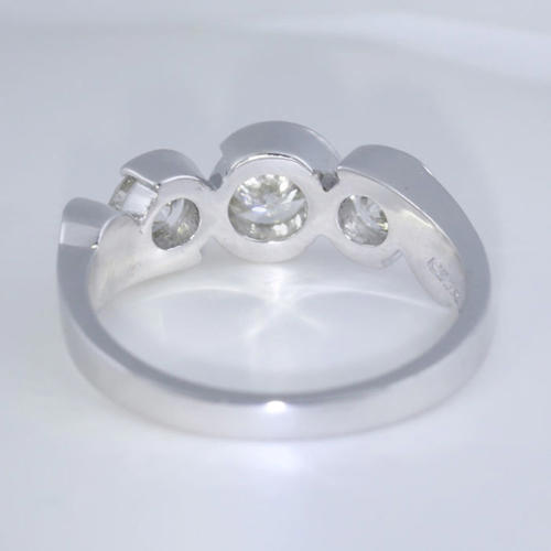 14 K /585 White Gold IGI Certified Solitaire Diamond Ring