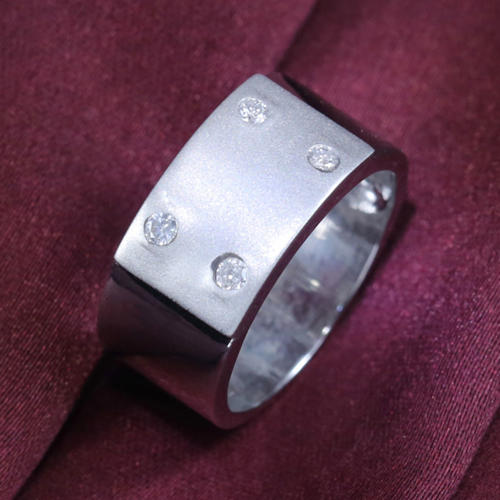 14 K / 585 White Gold Men's Diamond Ring