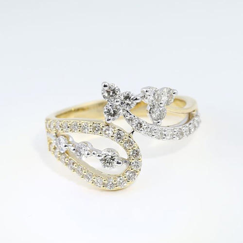 IGI Certified 18 K / 750 Yellow Gold Diamond Ring