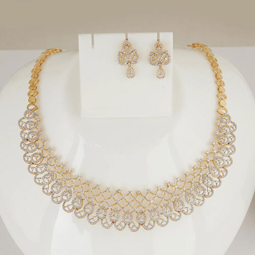 14 K / 585 Yellow Gold Diamond Necklace with Drop Earrings