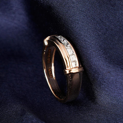 14 K / 585 Rose Gold Diamond Band Ring