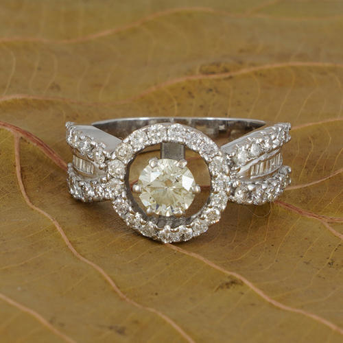 14 K / 585 White Gold Designer Diamond Ring