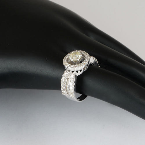 14 K / 585 White Gold Designer Diamond Ring